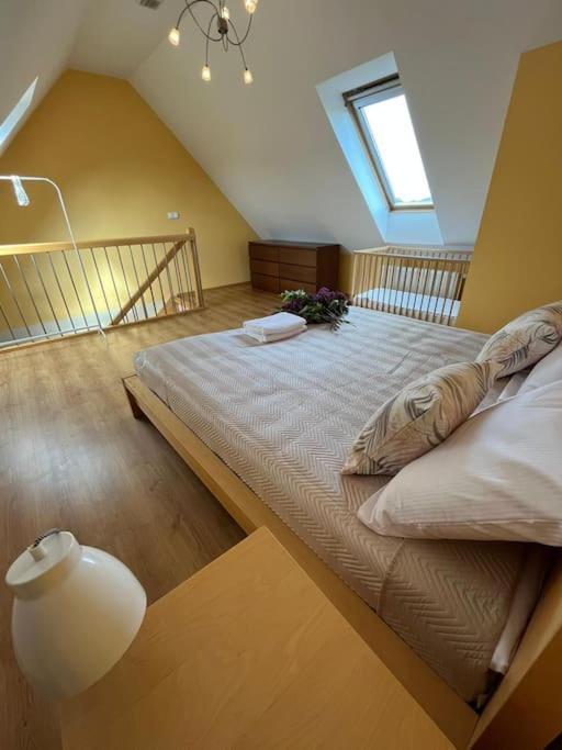 Apartament Hemingwaya イェレニャ・グーラ エクステリア 写真